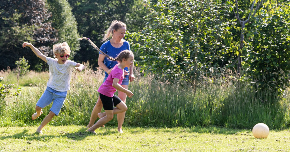 Experience the outdoors with glamping Yorkshire at the hideaway Husthwaite. Contact for York Glamping hot tub experiences. 
